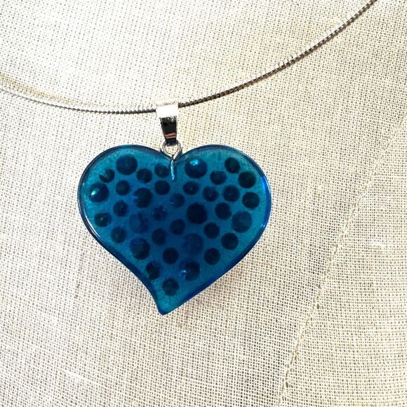 Blue Heart Pendant Choker with Rhinestones 💙 - Picture 4 of 7